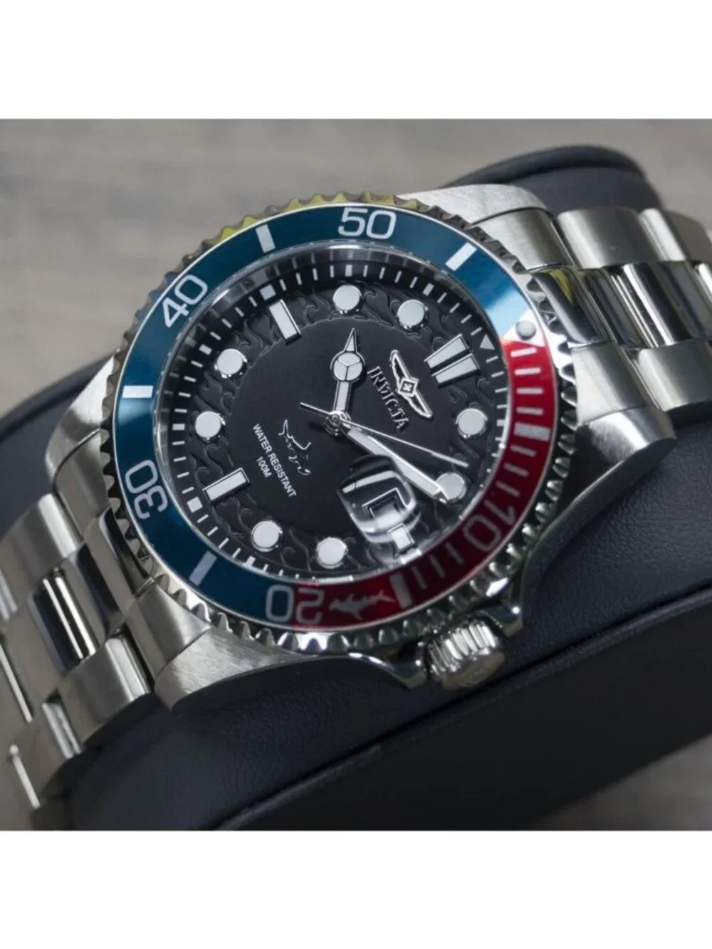 Stylish Men's Pro Diver Quartz Watch - Water Resistant, Sporty Design, Durable